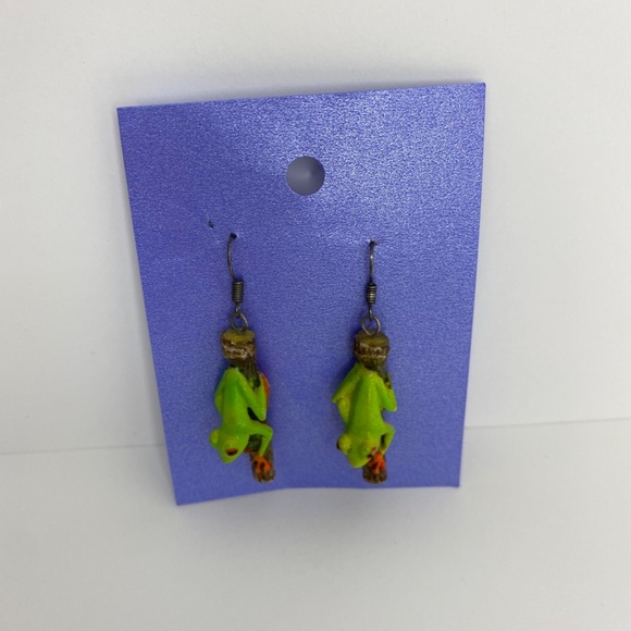Adorable Green Tree Frog Quirky Dangle Earrings 🐸 - Picture 3 of 3